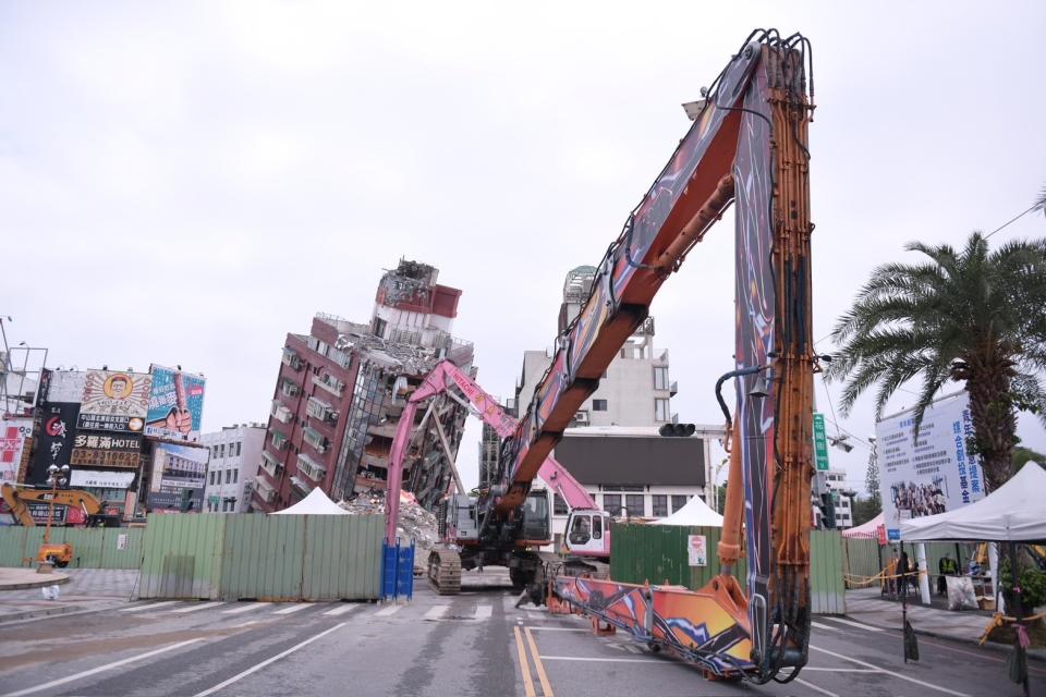 花蓮縣政府將0206、0918善款餘款，透過「花蓮縣重大災害民間賑災捐款專戶管理運用委員會」援助0403民眾。（圖：花蓮縣政府提供）