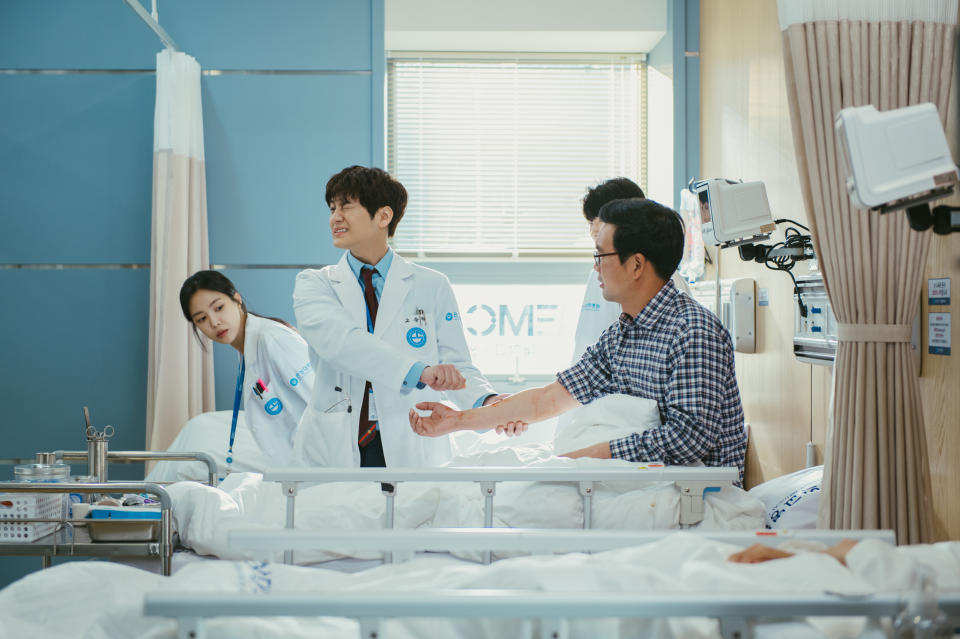 Son Na-eun and Kim Bum in Ghost Doctor. (Photo: Viu)