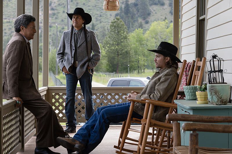 kayce dutton on porch with mo and thomas