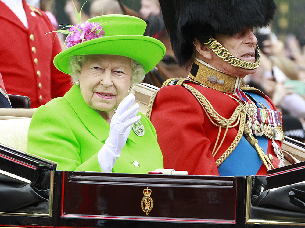 Queen Elizabeth und Gatte Prinz Philip im Jahr 2016 bei der Militärparade "Trooping the Colour". (Bild: 2016 Famous/ACE Pictures/ImageCollect)