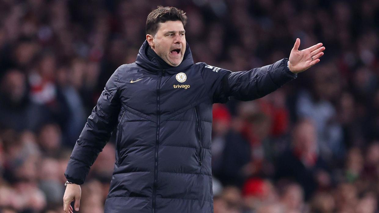 Mauricio Pochettino shouts from the touchline