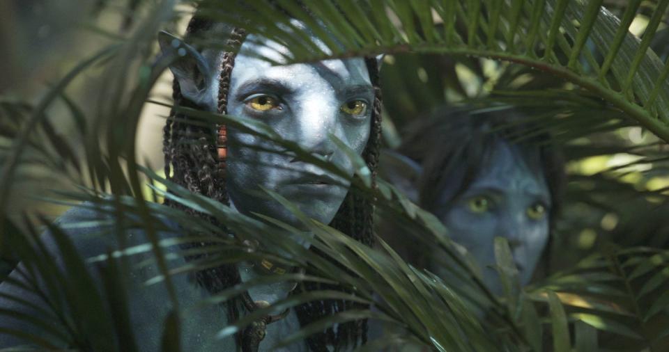 Lo’ak and Kiri in 20th Century Studios' AVATAR: THE WAY OF WATER