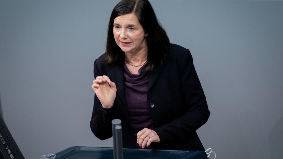 Katrin Göring-Eckardt, Fraktionsvorsitzende von Bündnis 90/Die Grünen, spricht im Bundestag.
