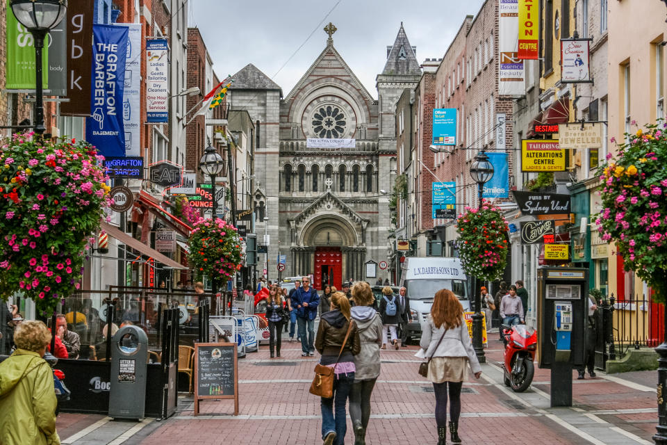 <p>Irlanda fue uno de los países que más sufrió la crisis financiera de 2008, pero curiosamente desde aquel año su PIB per cápita ha aumentado un 66,64% y solo hay dos países en Europa que le superan. (Foto: Getty Images).</p> 