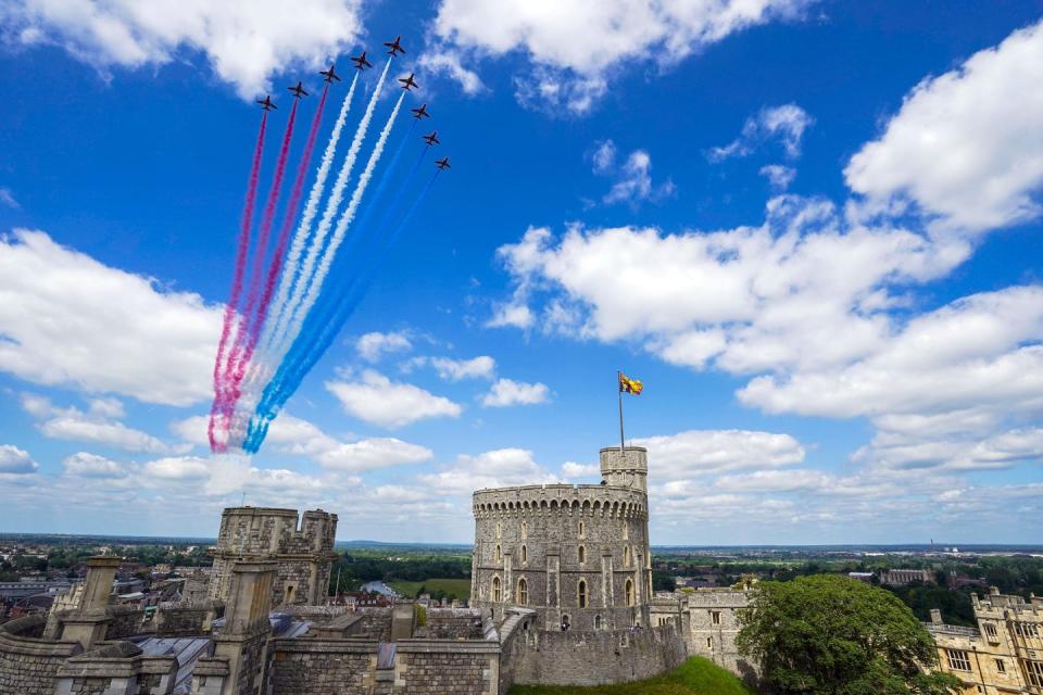 <p>The Red Arrows take to the skies over Windsor Castle to mark the important day. </p>