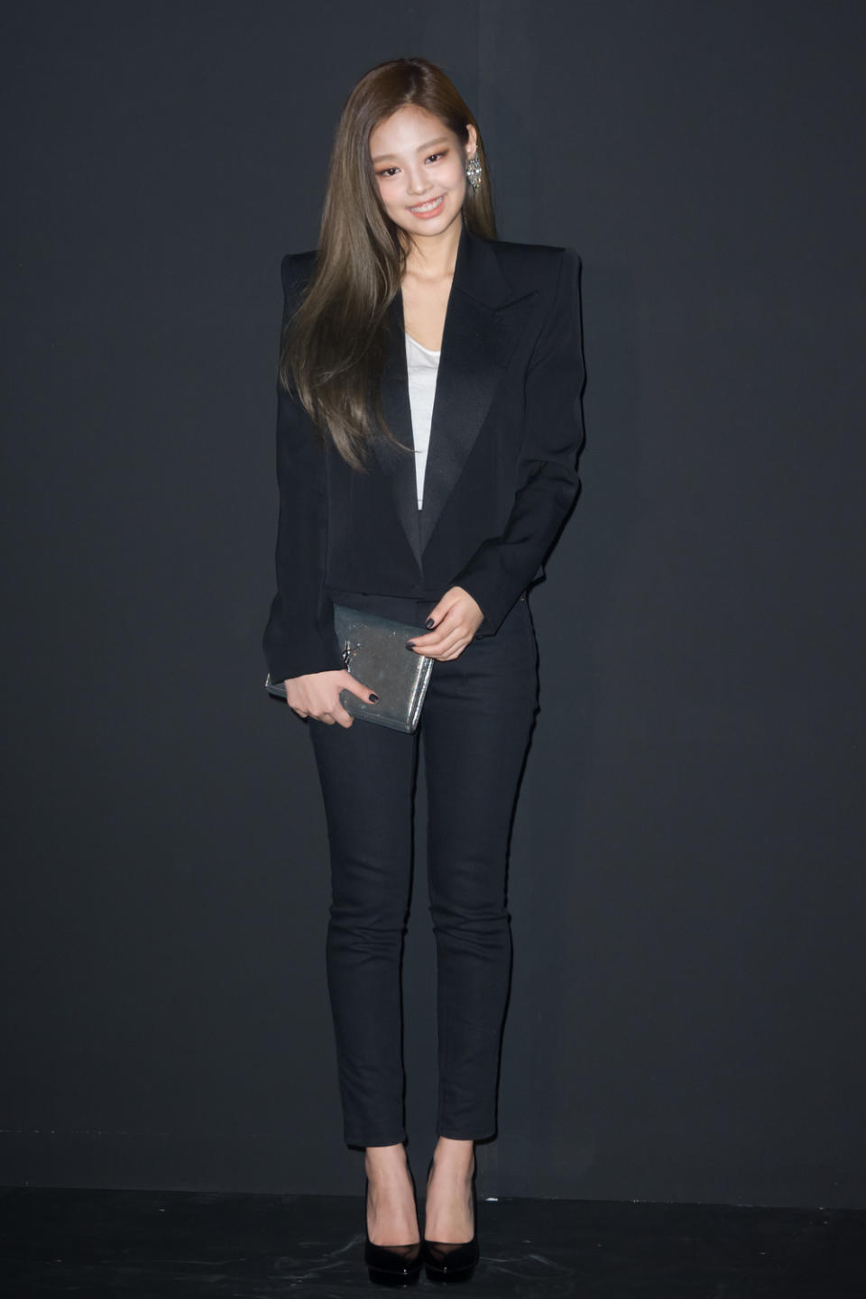 SEOUL, SOUTH KOREA - MARCH 27: BLACKPINK Jennie attends the photocall for 'Saint Laurent by Anthony Vaccarello' on March 27, 2017 in Seoul, South Korea. (Photo by Choi Soo-Young/Imazins via Getty Images)