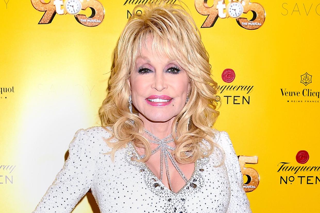 Dolly Parton Visits The Cast of 