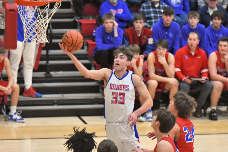 Joey Hart, a class of 2023 shooting guard from Linton, Indiana, was previously signed to play basketball at Central Florida.