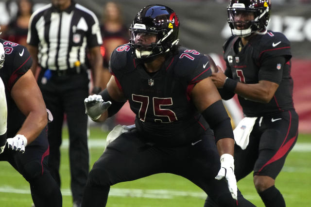 Arizona Cardinals guard Will Hernandez (76) wears a Mexico flag