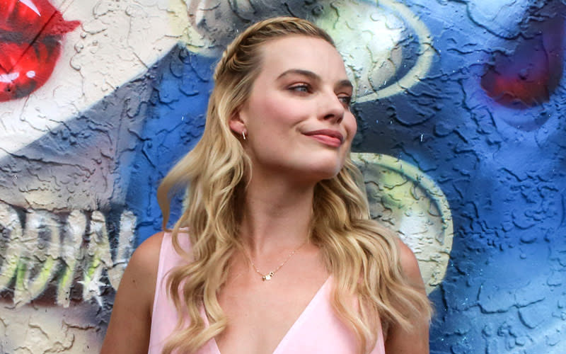 Margot Robbie’s pink jumper at this “Suicide Squad” Block Party is pure summertime