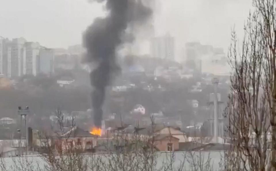 Полум'я і дим піднімаються після теракту в Білгороді