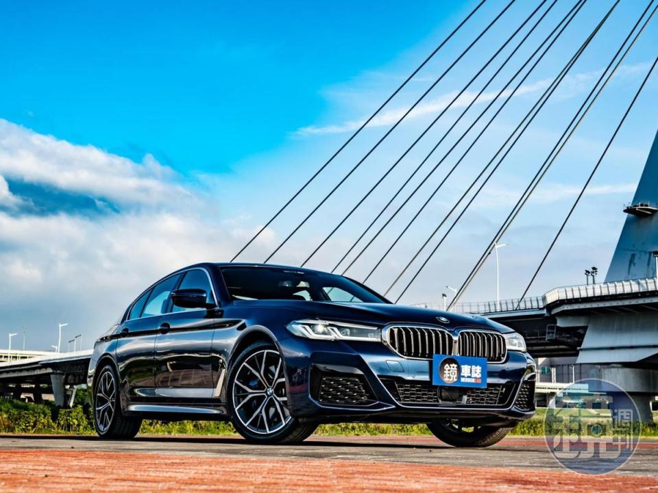 在2020年趁著小改款之際，5系列也不能免俗的將外觀做了「小針美容」。但真正值得注意的，則是首次引進台灣的BMW 48V Mild-Hybrid輕油電系統。