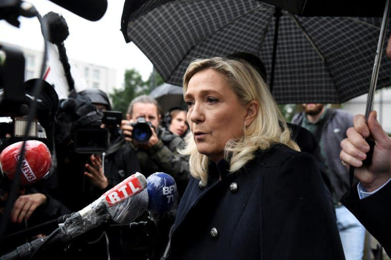 La présidente du RN Marine Le Pen fait une déclaration à la presse à l'issue d'une visite au commissariat de Villeneuve-la-Garenne, le 12 jin 2020 dans les Hauts-de-Seine - ALAIN JOCARD © 2019 AFP