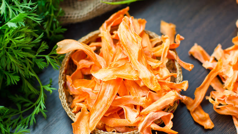 Dehydrated carrots