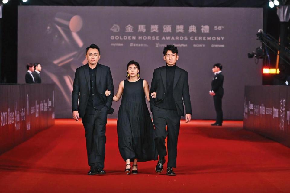 任俠（左起）去年率演員李珮怡和孫君陶出席金馬獎。（翻攝自金馬獎臉書）