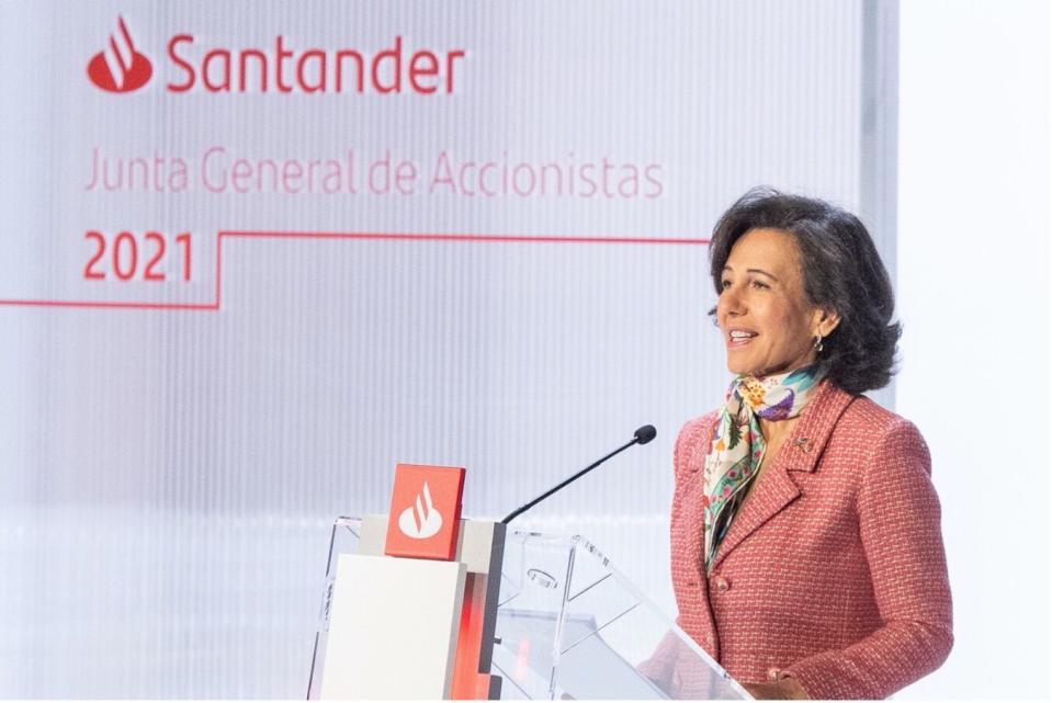 Banco Santander quiere a veteranos de Credit Suisse para reforzar su banca de inversión