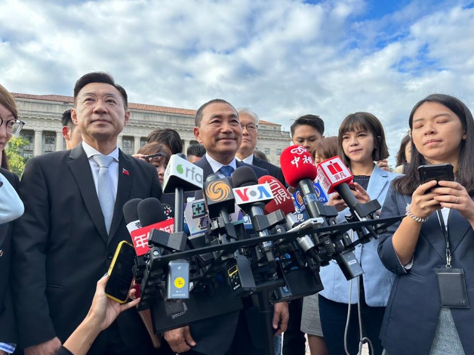 共機擾台架次創新高，正在訪美的國民黨總統參選人侯友宜，在美東時間18日受訪時，呼籲中國應停止共機擾台。(趙婉淳攝)