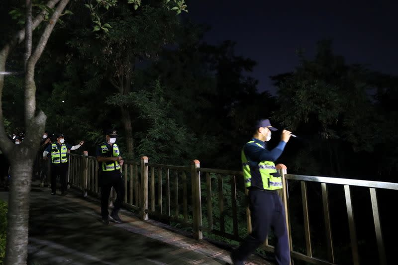 South Korean policemen conduct a search operation for Seoul Mayor Park Won-soon in Seoul