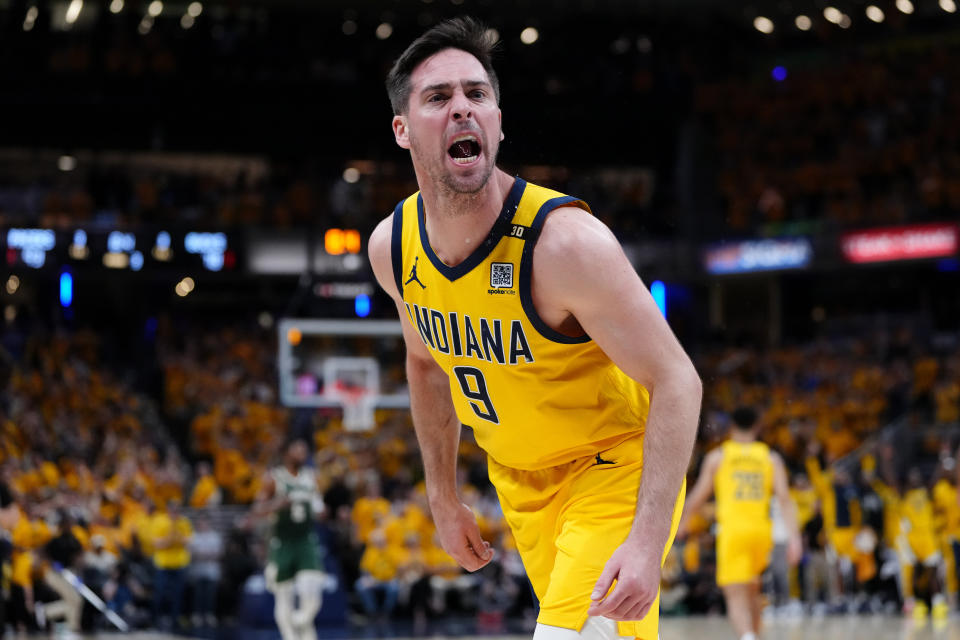 TJ McConnell anotó 20 puntos desde la banca para ayudar a que los Pacers superaran a los Milwaukee Bucks en el Juego 6 de su serie de primera ronda de playoffs.  (Foto de Dylan Buell/Getty Images)