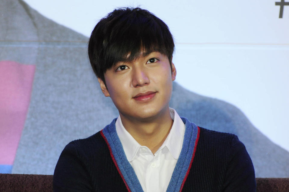 Korean Superstar Lee Min Ho answers questions from journalists during his press conference for Bench held at the Shangri-La Makati Hotel on 15 November 2012. (Angela Galia/NPPA images)