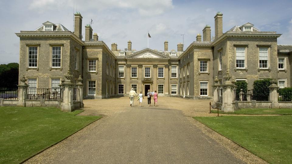 Visitors arriving at Althorp House 