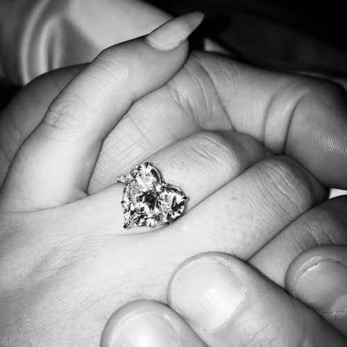 Après que leur relation, qui aura duré cinq ans, ait pris fin, Lady Gaga a rendu sa bague de fiançailles en forme de cœur à Taylor Kinney. [Photo : Instagram]