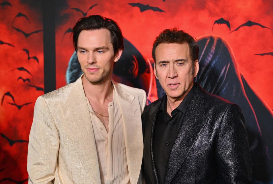 Der britische Schauspieler Nicholas Hoult (L) und der US-Schauspieler Nicolas Cage (R) besuchen die Premiere von 