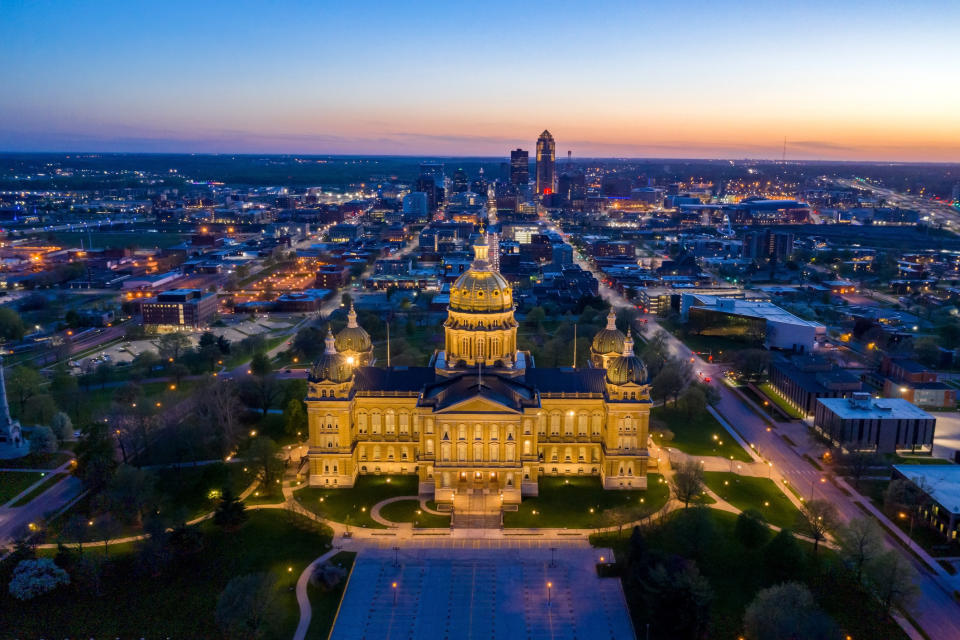 Des Moines iowa and the capitol building.