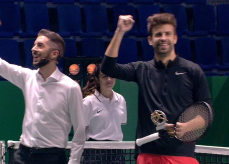 David Broncano y Gerard Piqué durante su duelo tenístico en ‘La Resistencia’. (Foto: Movistar).