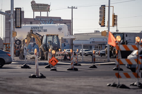 ‌ “This multi-phase project will require continuous communication and outreach with the traveling public, local businesses and residents throughout the project,” said Todd Hill, Granite Vice President of Regional Operations. “In addition to serving as an anchor project to the Arizona region and local workforce, the project also compliments our vertically integrated business with a need for aggregates and asphalt on the project.” (Photo: Business Wire)