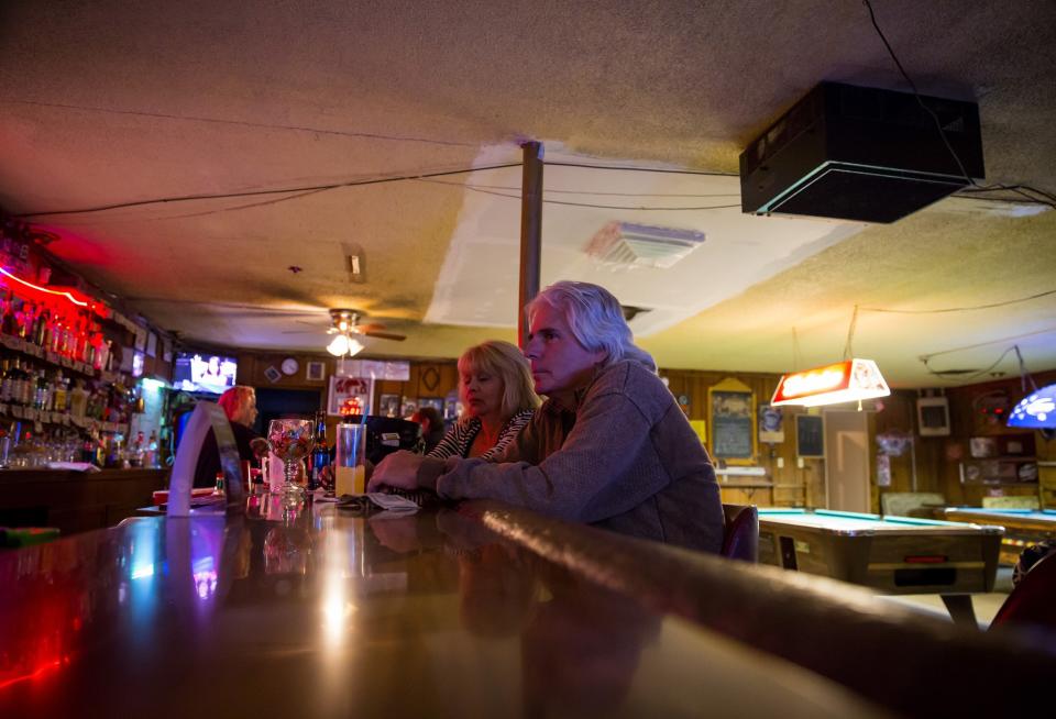 Cynthia Brisbois and Mark Theall at Raymond's in Truth or Consequences, NM. (Photo: Eric Thayer for Yahoo News)