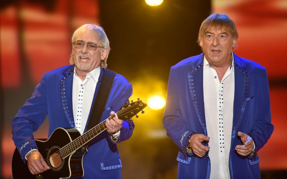 Ihre Quote schlägt (fast) niemand: Nachdem sie jahrzehntelang von ihren Live-Auftritten gelebt hatten, sind die Amigos seit ihrem Durchbruch 2007 absolute Spitze. In nur 14 Jahren stand das Schlager-Duo ganze zwölfmal auf Platz eins der Albumcharts, 2020 sogar zweimal mit "50 Jahre: Unsere Schlager von damals" und "Tausend Träume". (Bild: Matthias Rietschel/Getty Images)