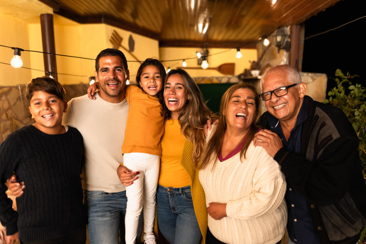 Uno de los variados aportes de la comunidad latina a la sociedad norteamericana es nuestro valor más importante: la familia. (Getty Creative)