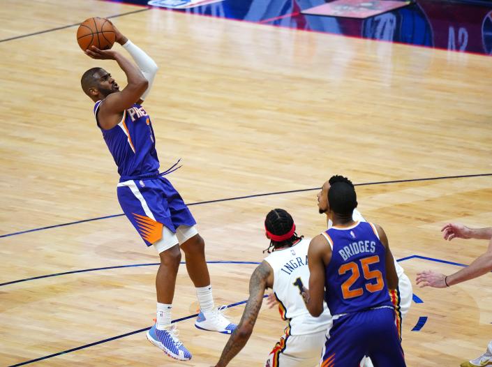 Suns&#39; Chris Paul (3) makes a jumper against the Pelicans during Game 6 of the first round of the Western Conference Playoffs.