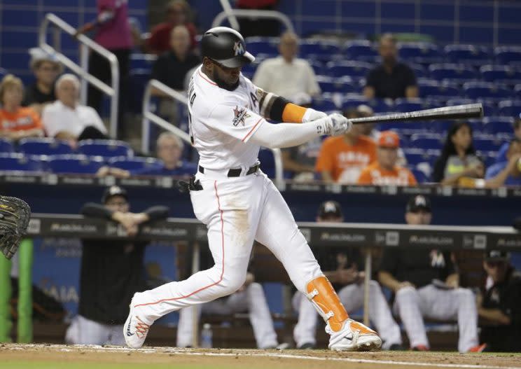 Marlins' slugger Marcell Ozuna hits his second home run in as many days while borrowing Ichiro's bat. (AP)