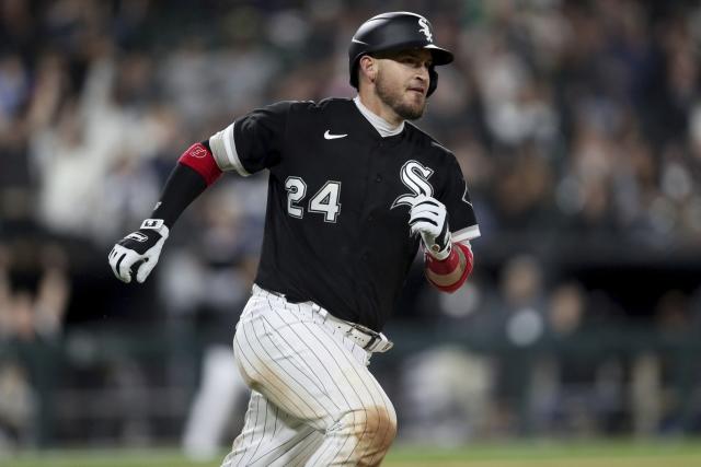 Yasmani Grandal sparks a 5-run rally, fueling the Chicago White