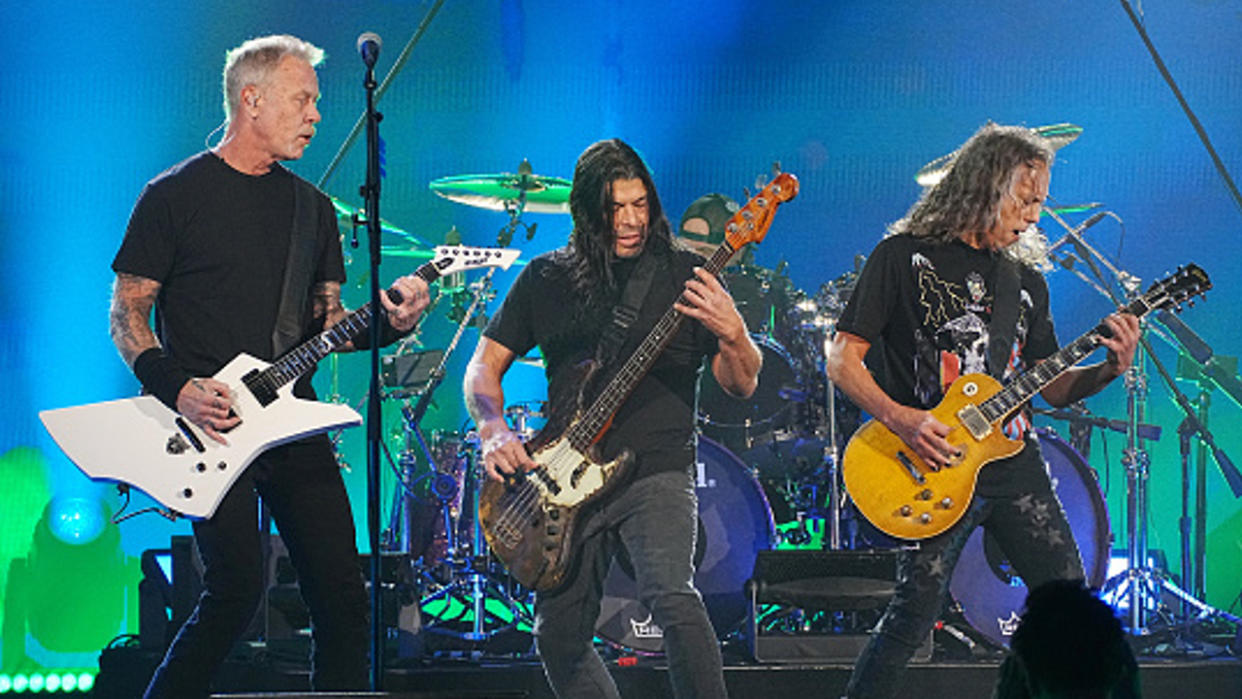  Metallica live in 2021. 