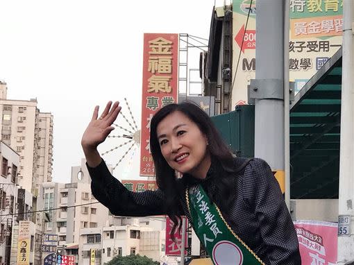 民進黨林宜瑾宣布當選，成功搶下台南第4選區立委寶座。（圖／翻攝自臉書）