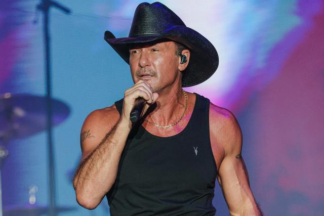 Tim McGraw Wears Dad Tug's Jersey At World Series Game: Watch