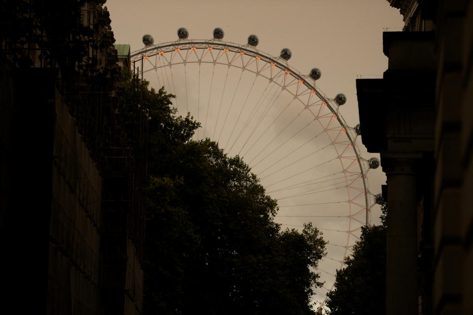 El cielo de Londres, amarillo