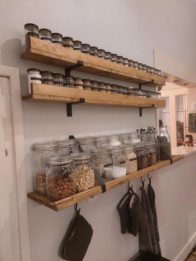 DIY spice jar organization. : r/OrganizationPorn