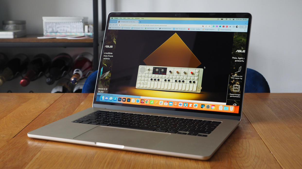  Apple MacBook Air 15-inch M2 2023 review. 