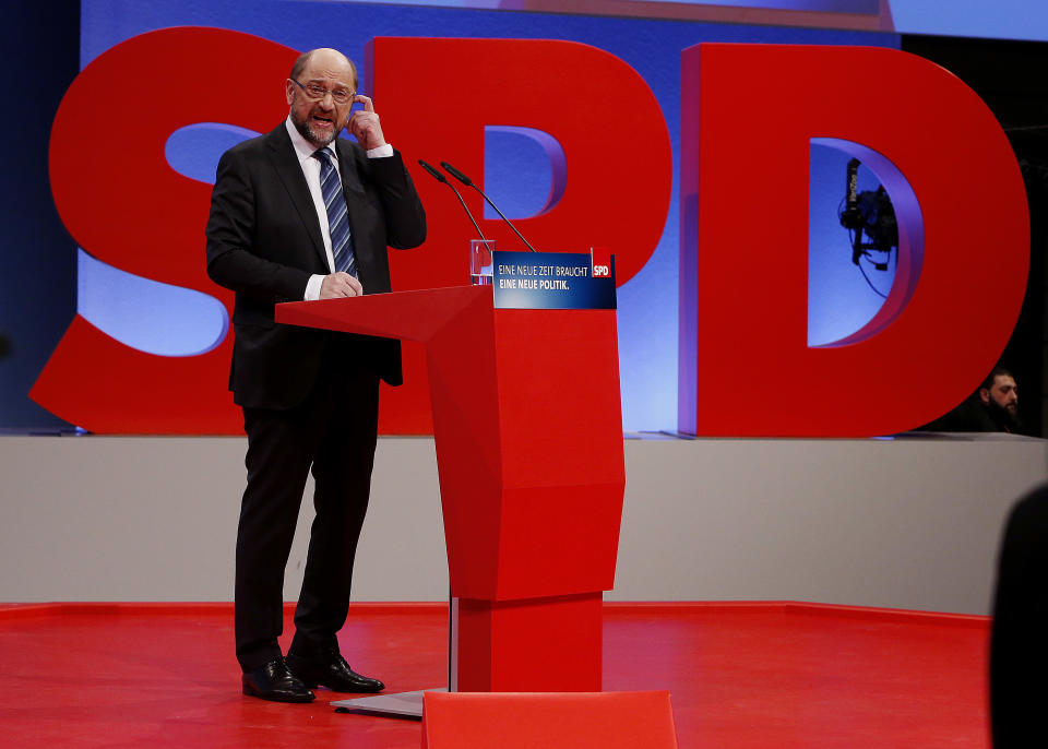 Martin Schulz wirkte auf dem SPD-Parteitag nicht nur gesundheitlich angeschlagen (Bild: AP Photo/Michael Probst)