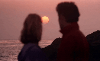 Danny and Sandy kiss during sunset in Grease