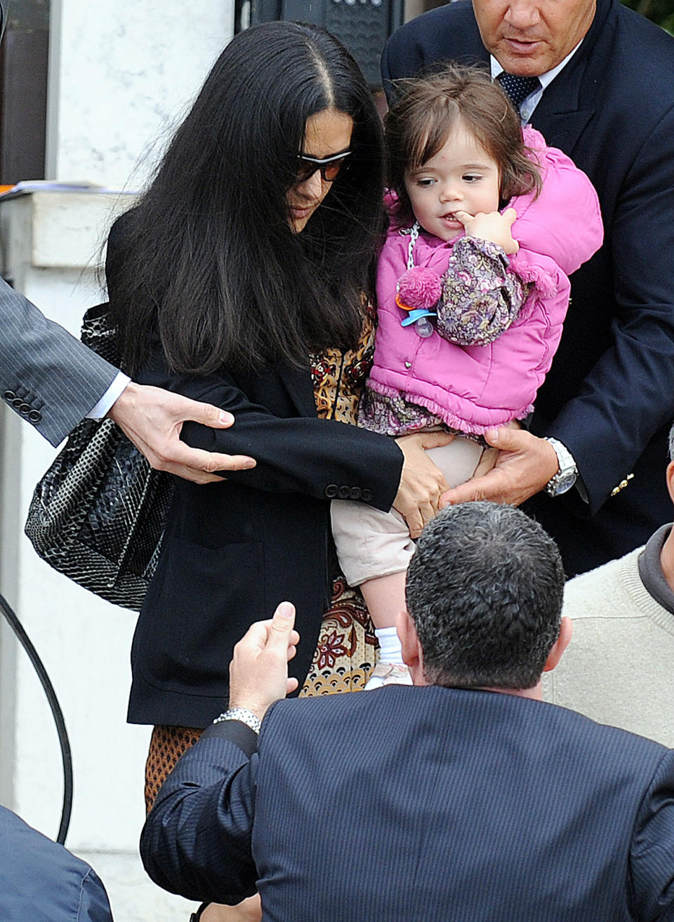 VENICE, ITALY - APRIL 26:  Salma Hayek and daughter Valentina Paloma leave Cipriani hotel on April 26, 2009 in Venice, Italy.  (Photo by Luca Ghidoni/FilmMagic) 