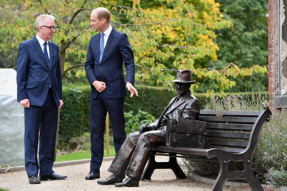 The Duke of Cambridge is joined by Ian Austin MP as he unveils a new sculpture of Major Frank Foley by artist Andy de Comyn (Getty)
