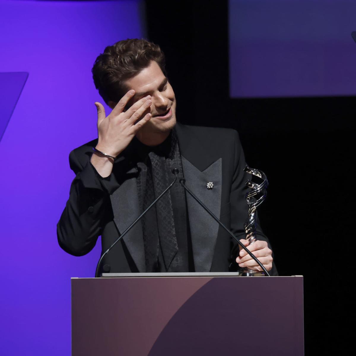 Photo of Andrew Garfield pronunció un emotivo discurso en los Premios del Sindicato de Diseñadores de Vestuario