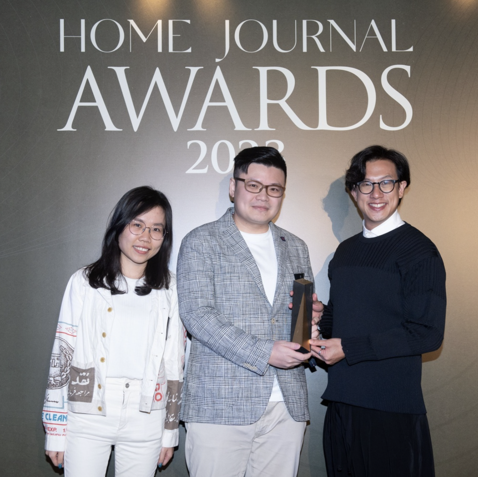 Make It Works (MIW) 於Home Journal Awards 2023，摘下辦公室設計類別之金獎。在頒獎禮上，由評審之一的Manfred Yuen(右一)頒獎 。