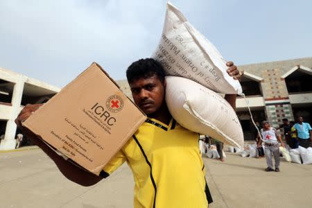 A displaced man receives aid kits distributed by the (ICRC) International Committee of the Red Cross in the war-torn Red Sea port city of Hodeidah, Yemen June 21, 2018. REUTERS/Abduljabbar Zeyad