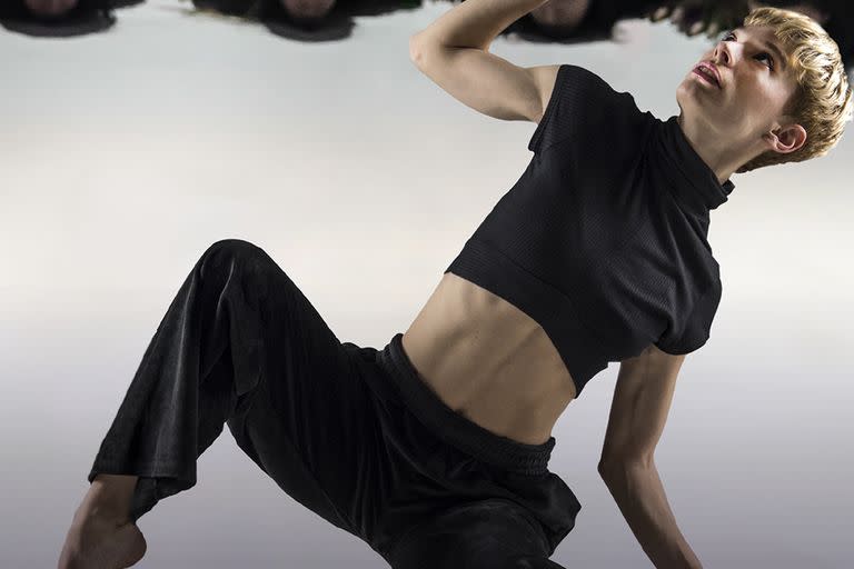 La bailarina Manuela Suárez Poch, integrante del Ballet Contemporáneo, en una de las secuencias de esta obra que se estrena el jueves y que estará en cartel hasta fin de mes